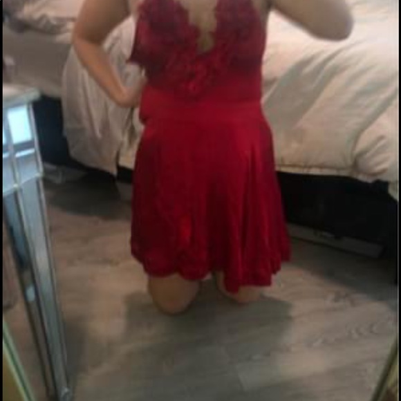 Stunning red silk Bebe dress - Picture 3 of 7